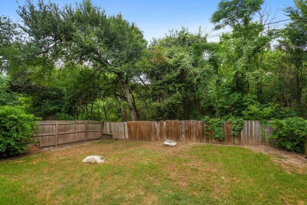 Charming 2 Bedroom Unit With Large Yard Austin Exterior foto